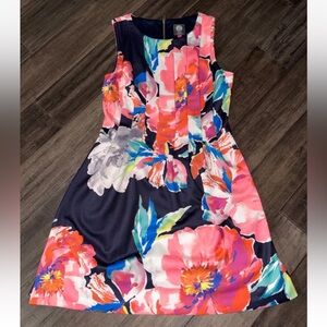 Vince Camuto Dress Navy Size 12
Sleeveless Scuba Fit Flare Knee Length
Floral